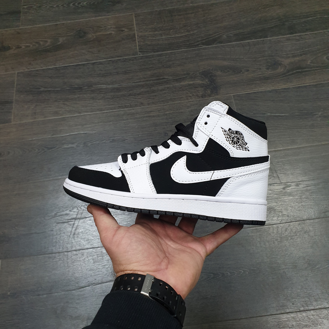 Кроссовки Air Jordan 1 Retro Mid Tuxedo - фото 1 - id-p134794468