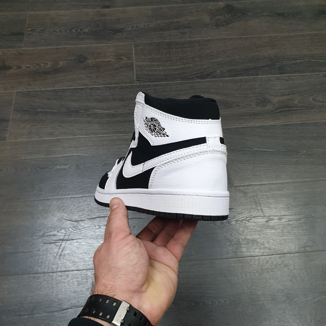 Кроссовки Air Jordan 1 Retro Mid Tuxedo - фото 4 - id-p134794468