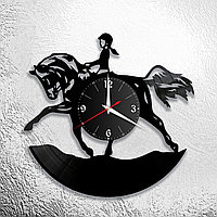 Часы из виниловой пластинки  "Конный спорт" версия 1
