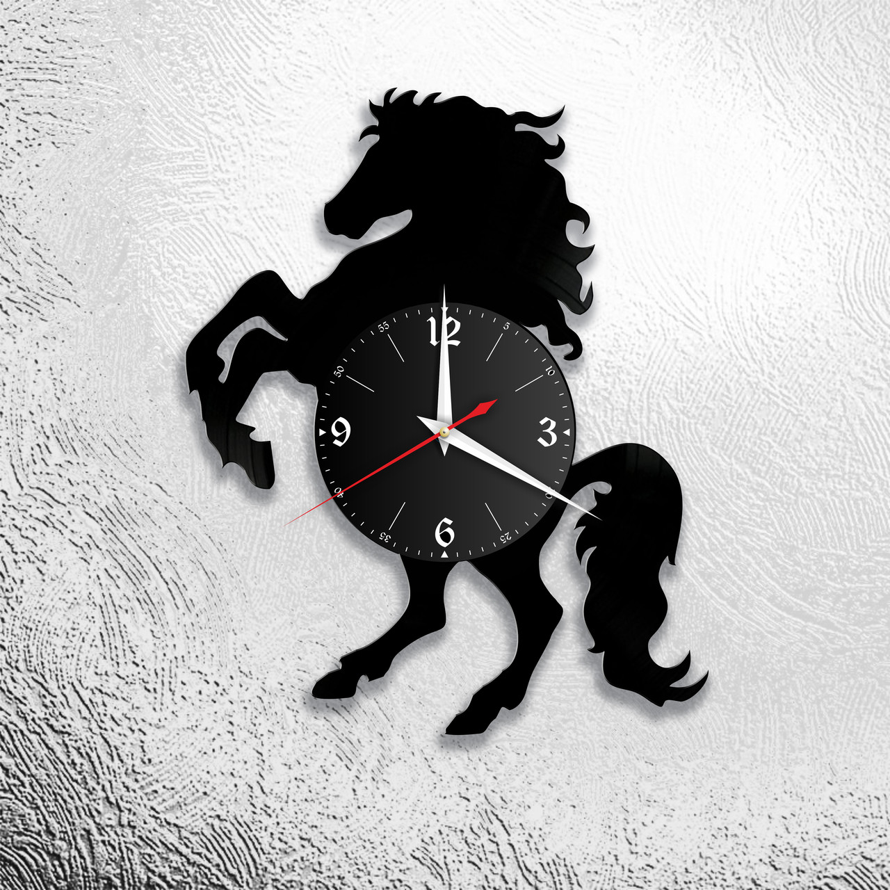 Часы из виниловой пластинки "Лошади" версия 2