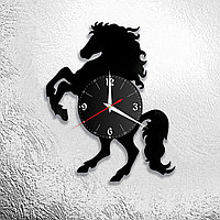 Оригинальные часы из виниловых пластинок "Лошади" версия 2