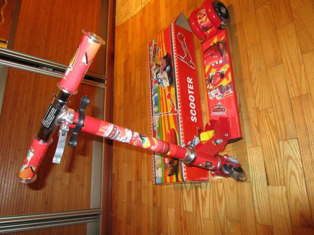 Детский трехколесный самокат ( ТАЧКИ) красный.До 50 кг.Светящиеся колеса 10см - фото 8 - id-p11047659