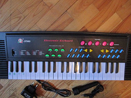 Детский электронный синтезатор 64 см пианино с микрофоном арт.3738S 37 KEy Electronic Keyboard