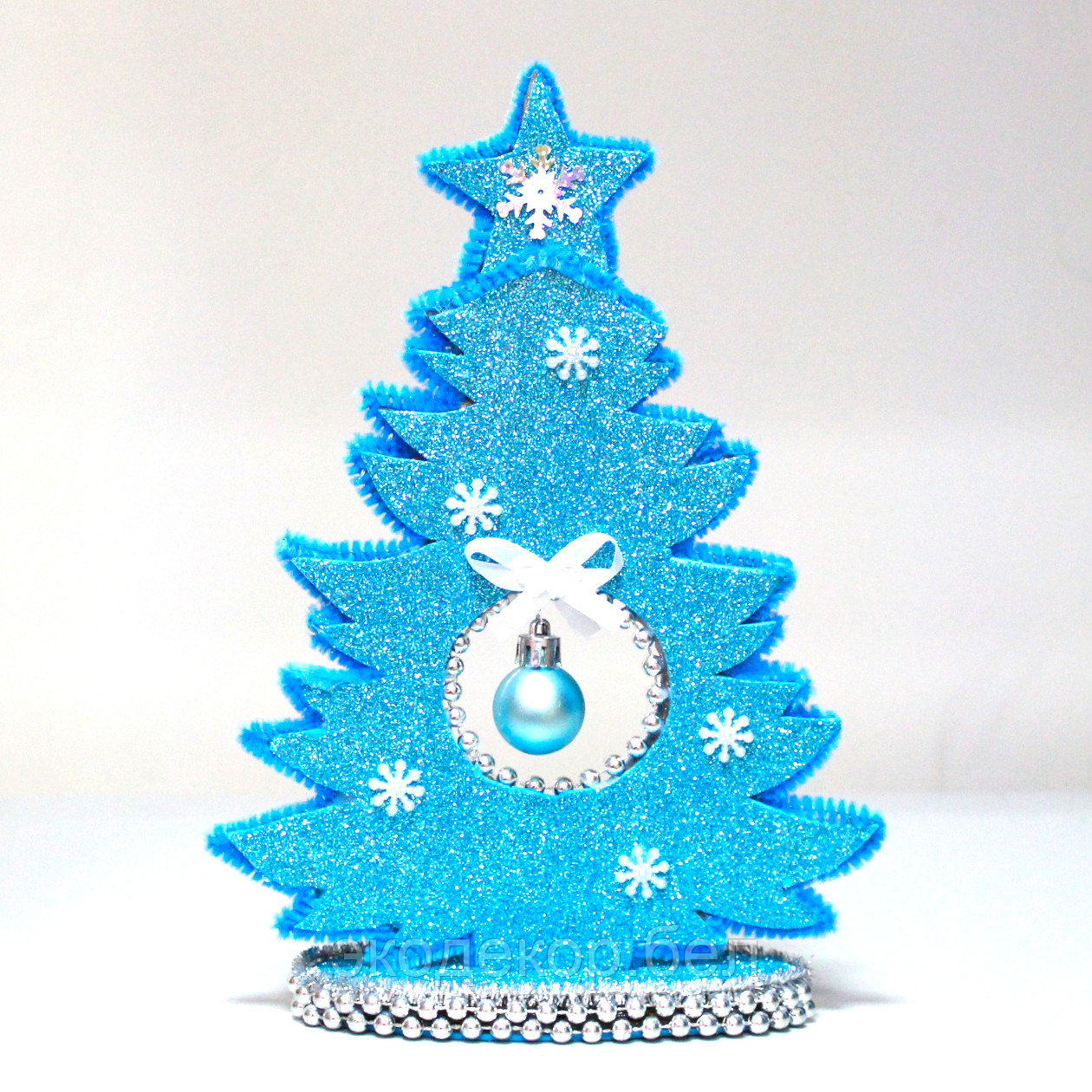 Новогодняя ёлка голубая со звездой на подставке
