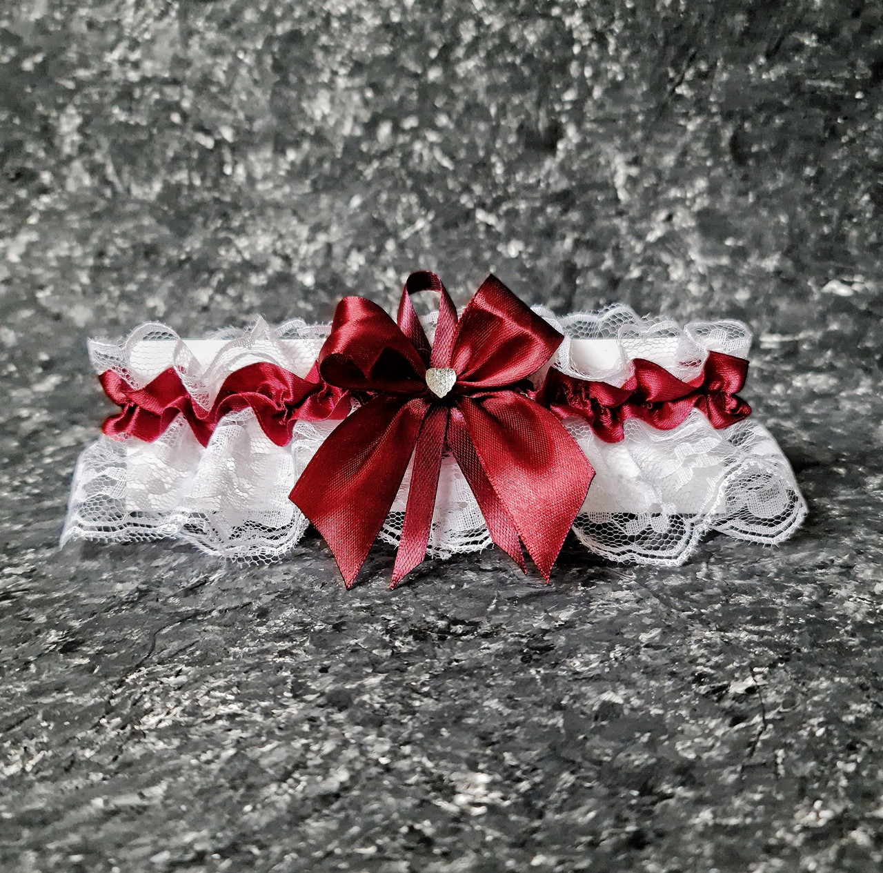 Подвязка невесты кружевная  бордовая с атласной лентой  шириной 2,5 см