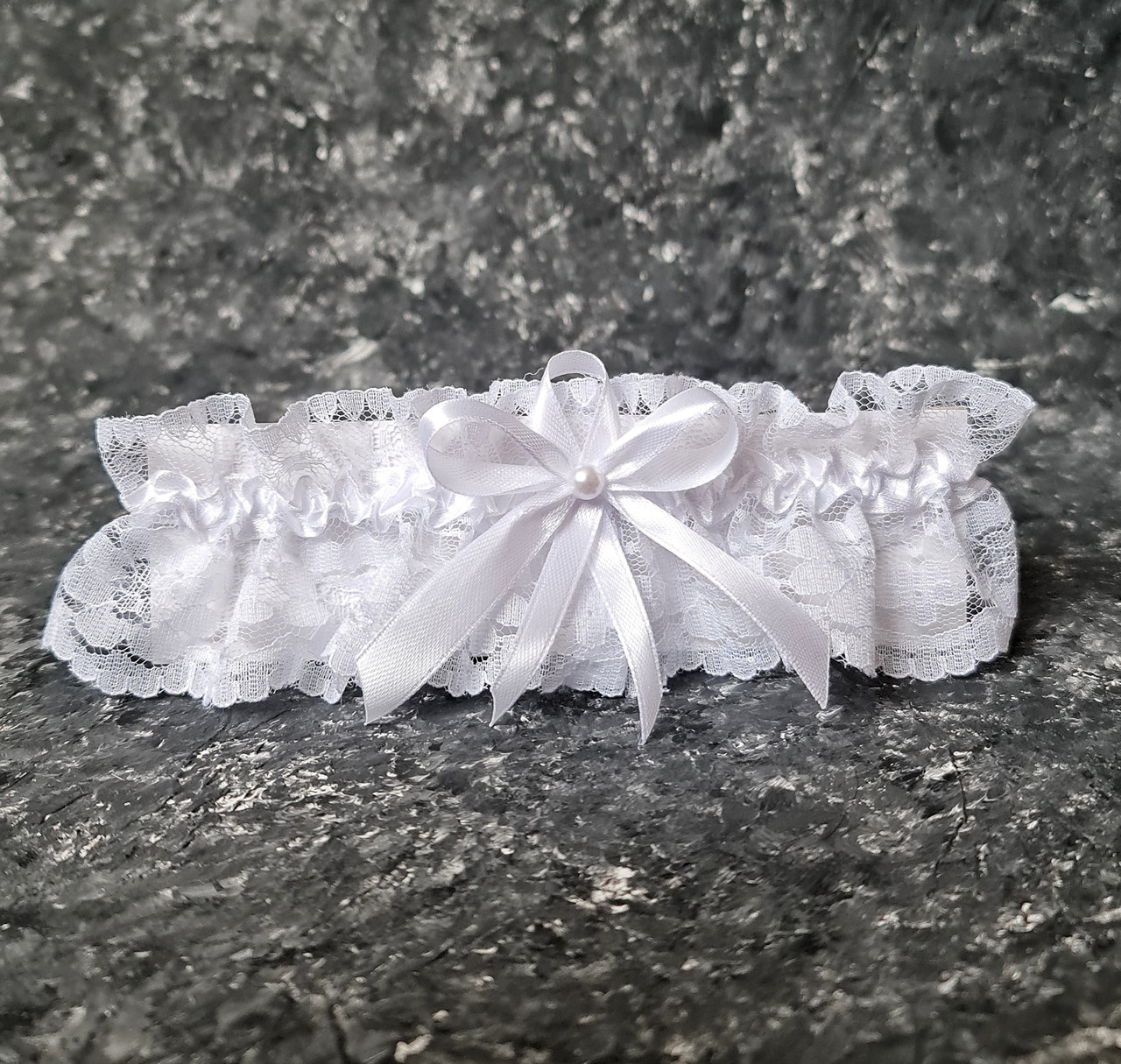 Подвязка невесты кружевная белая с атласной лентой 1 см