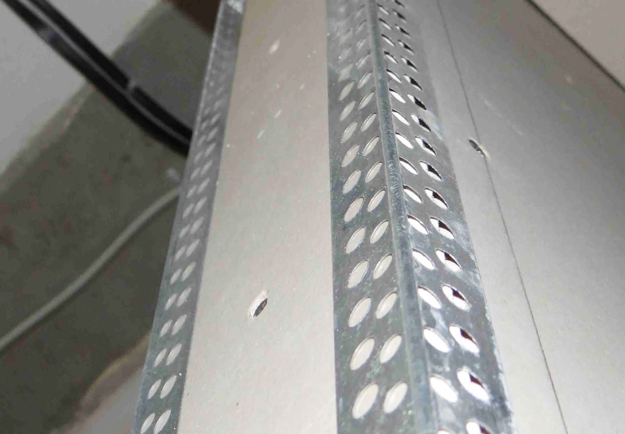 Угол алюминиевый перфорированный УСИЛЕННЫЙ (0,5 мм) 2,5м - фото 2 - id-p141397669