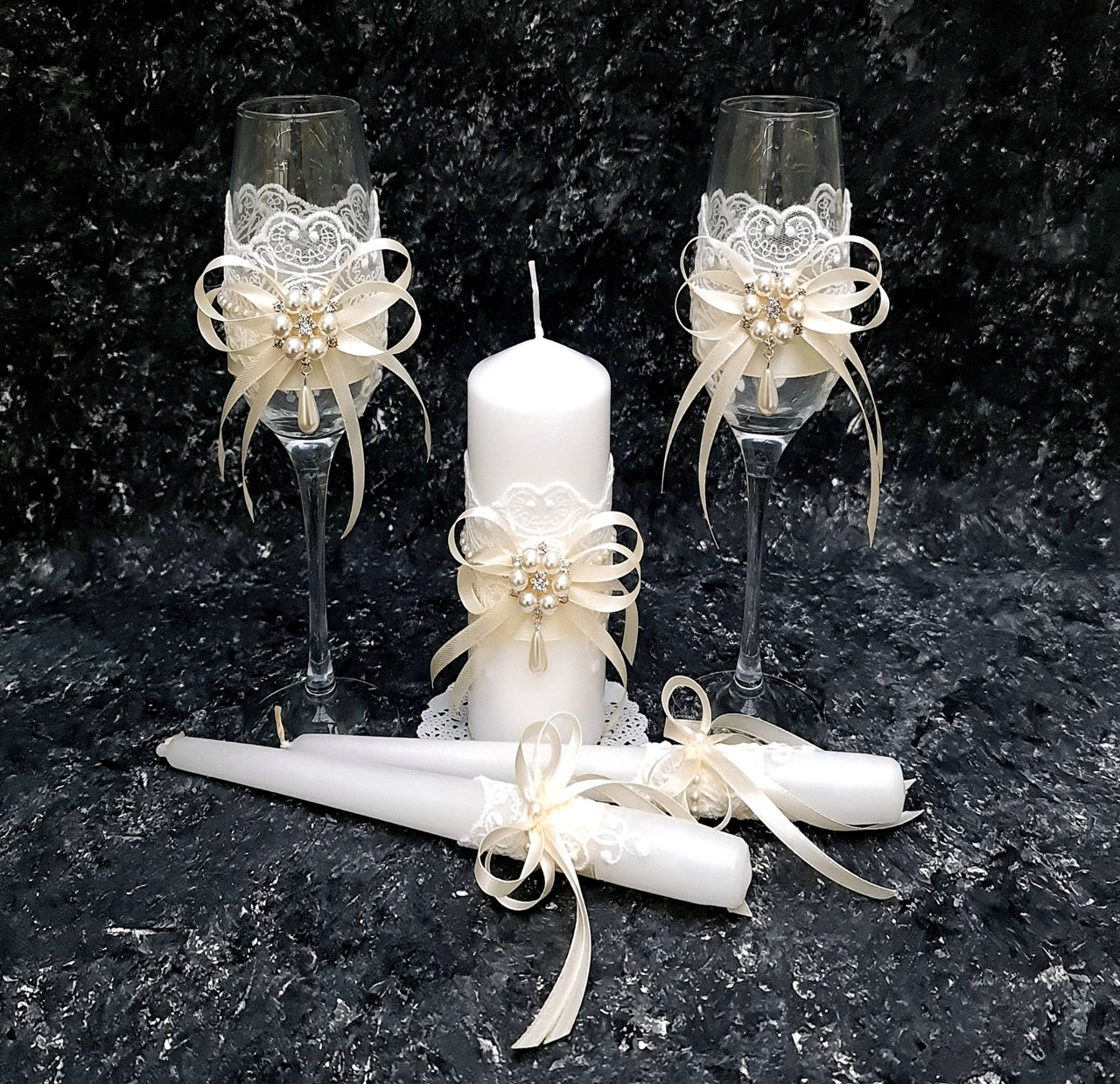 Комплект свадебных бокалов и свечей  из набора "Версаль" в кремовом цвете