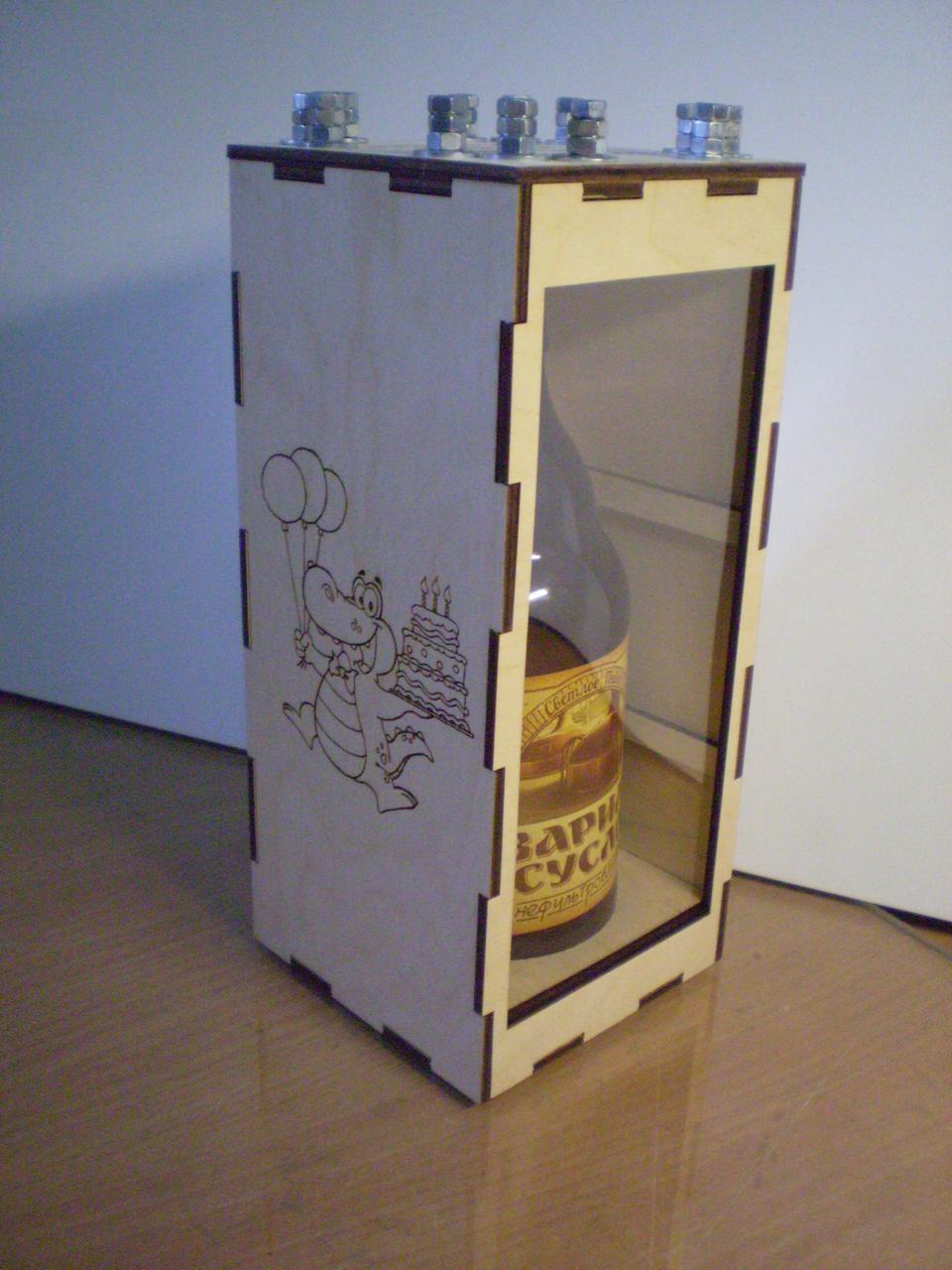 Деревянная коробка для бутылки