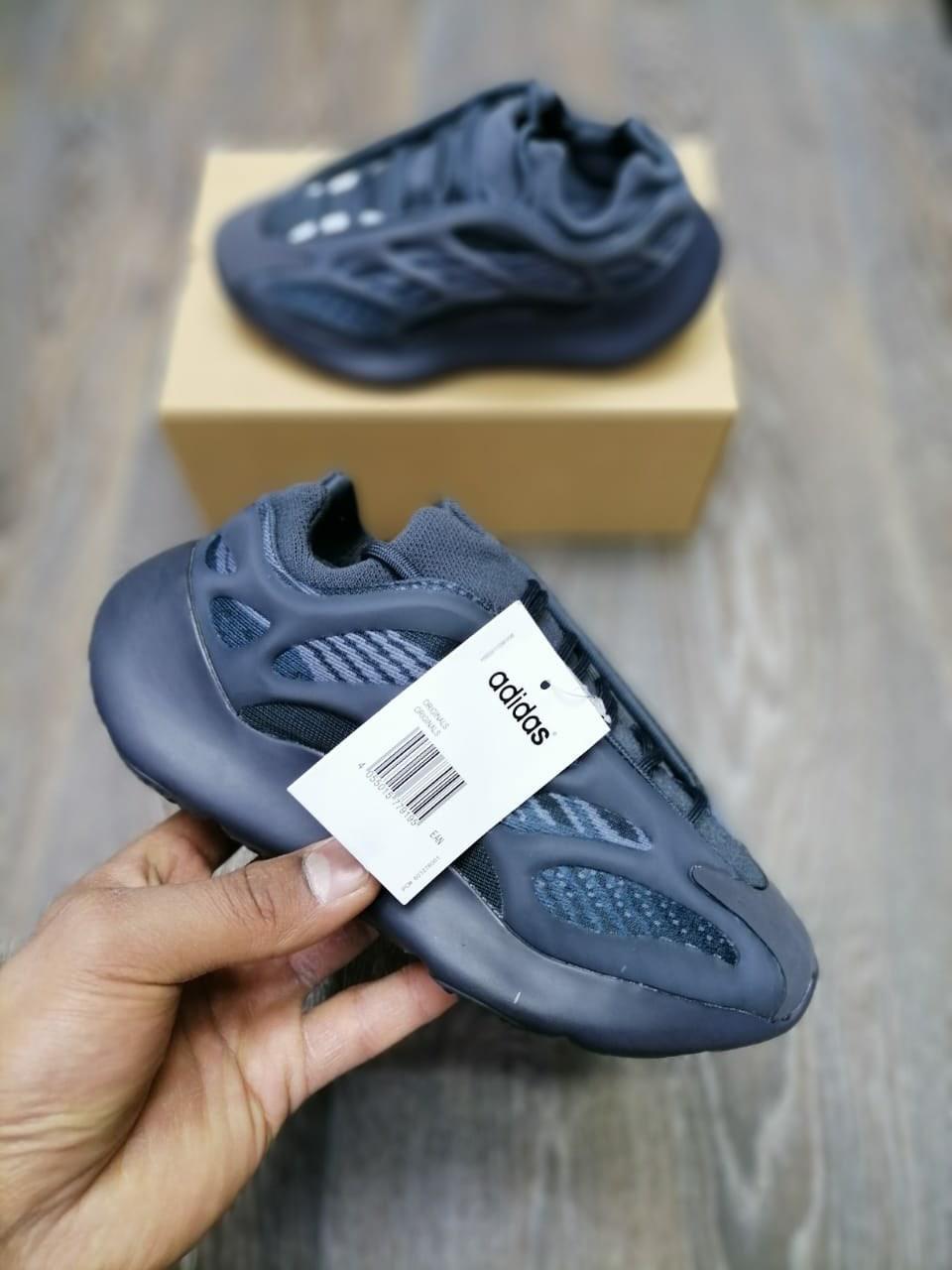 Кроссовки Adidas Yeezy Boost 700 V3 40 - фото 1 - id-p143461944