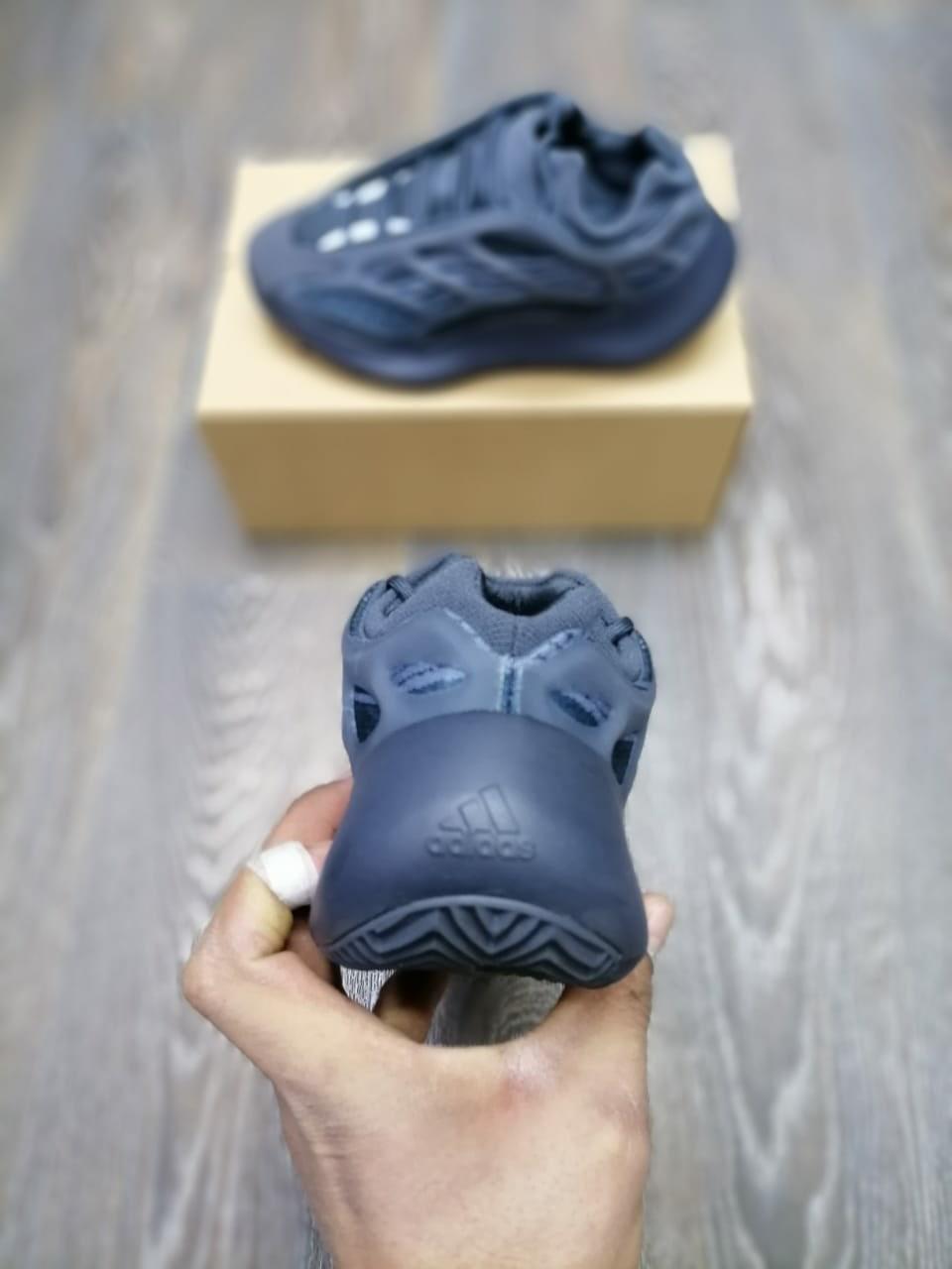 Кроссовки Adidas Yeezy Boost 700 V3 - фото 4 - id-p143460942