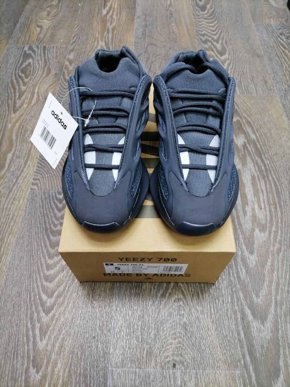 Кроссовки Adidas Yeezy Boost 700 V3 - фото 2 - id-p143460942