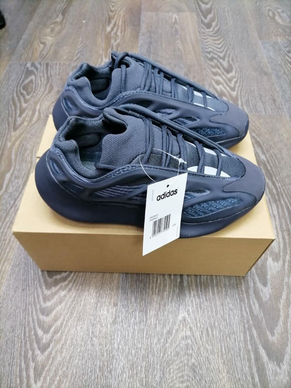 Кроссовки Adidas Yeezy Boost 700 V3 - фото 3 - id-p143460942