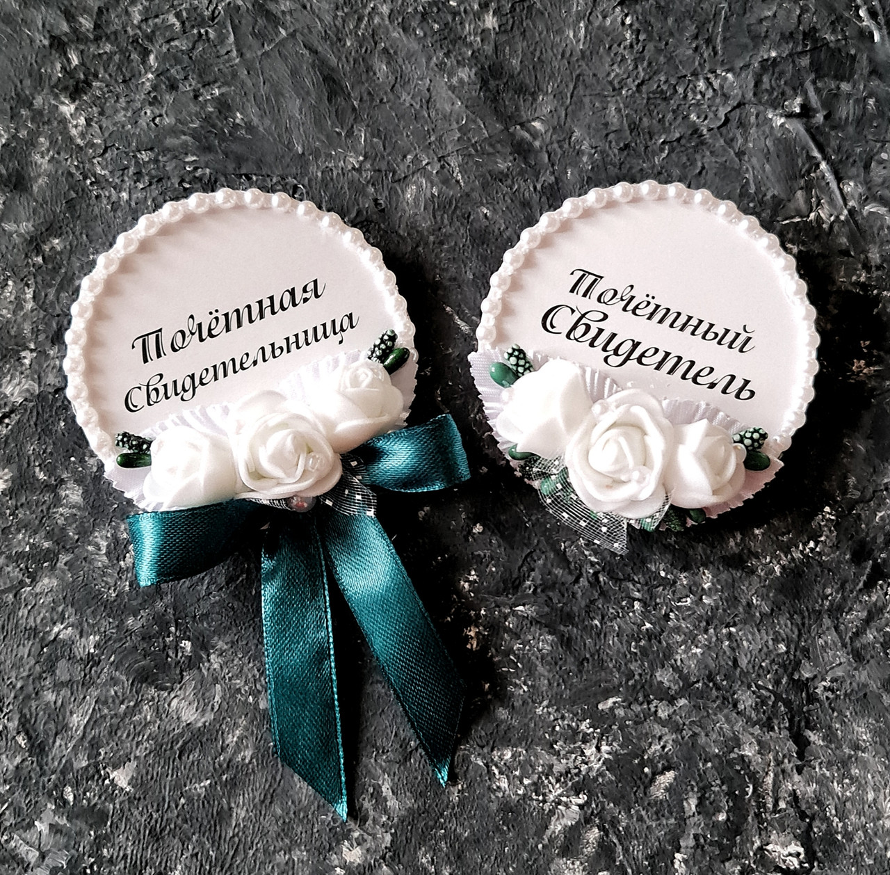 Значки для свидетелей в изумрудном цвете