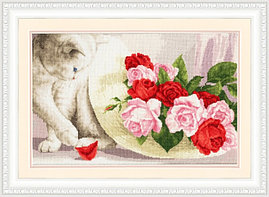 Набор для вышивания крестом "Кот и розы".
