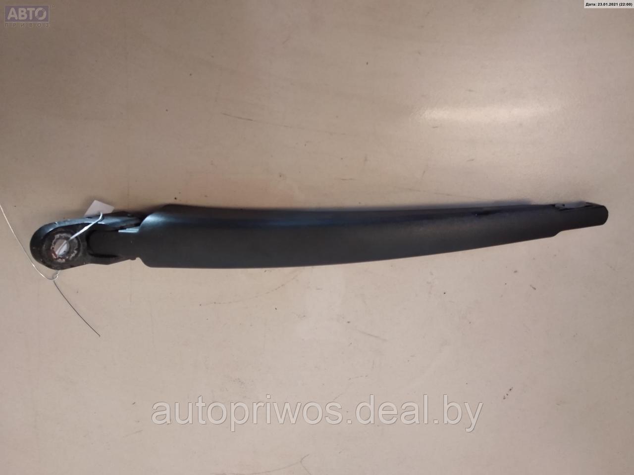 Задний дворник hyundai i30 2012. Щетки hyundai i30 fd. Задний дворник i30. Hyundai i30 рычаг дворников. Хендай i30 задний парктроник.