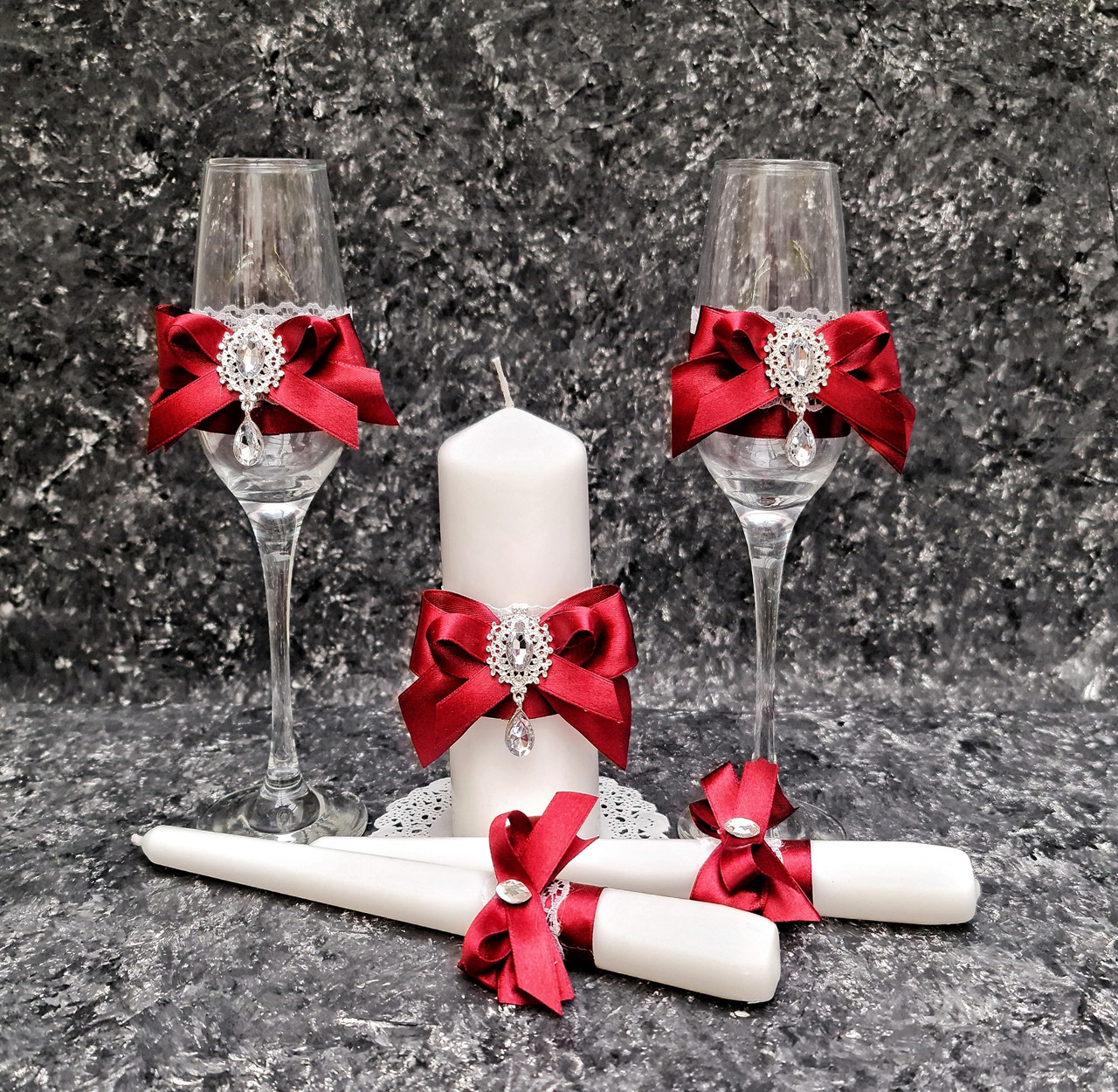 Комплект свадебных бокалов и свечей "Perfect" в бордовом цвете