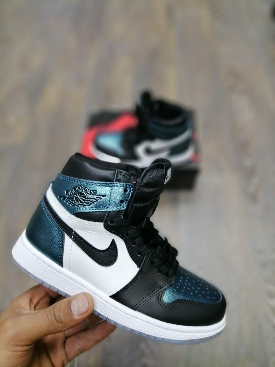 Кроссовки Nike Air Jordan 1 Retro