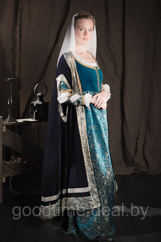 Прокат средневековых платьев