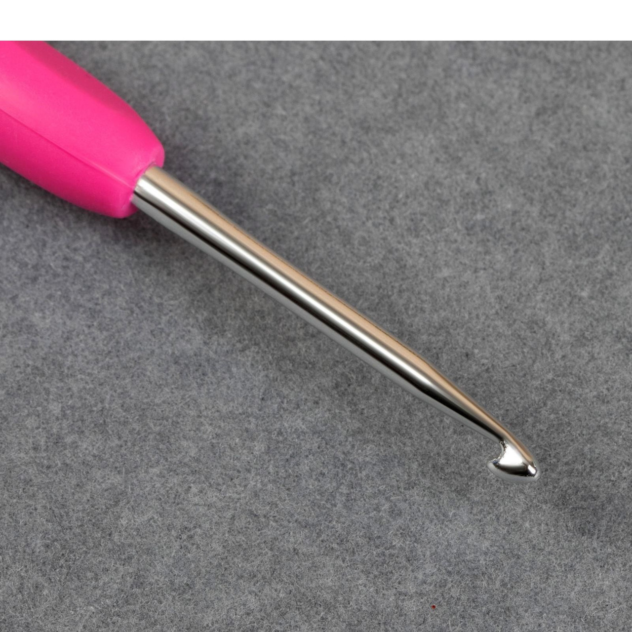 Крючок для вязания, с силиконовой ручкой, d = 3 мм, 14 см, цвет МИКС
