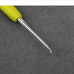 Крючок для вязания, с силиконовой ручкой, d = 2 мм, 14 см, цвет МИКС