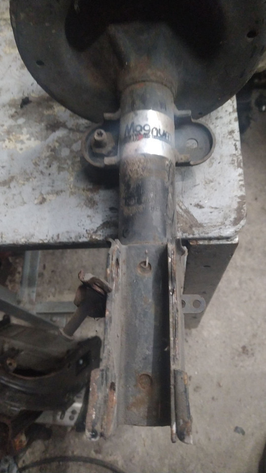 Стойка амортизатора передняя правая на Renault Master 2 рест. - фото 1 - id-p144506588