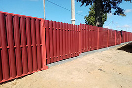 Забор из металлоштакетника (RAL3005) на сборном бетонном фундаменте 2020 год 7