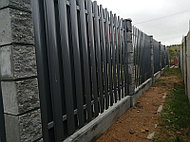 Забор на сборном фундаменте, штакетник RAL7024,  2020 год