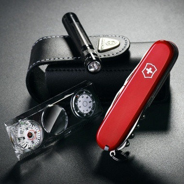 Швейцарский набор Victorinox Traveller-Set с фонариком и чехлом, фото 2