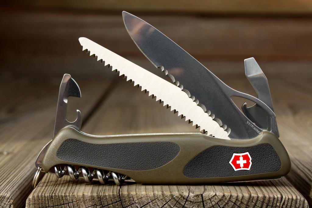 Швейцарский нож Victorinox RangerGrip 61