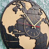 Деревянные настенные часы «Глобус» золотистые