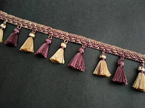 Бахрома декоративная золотисто - сиреневого цвета.