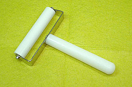 Валик резиновый для приклейки окоплёнки 8см белый