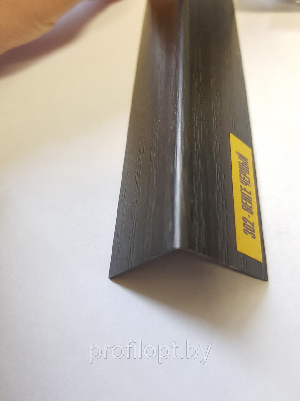 Уголок 20*20 мм ПВХ Венге черный (2700) - фото 1 - id-p145713485