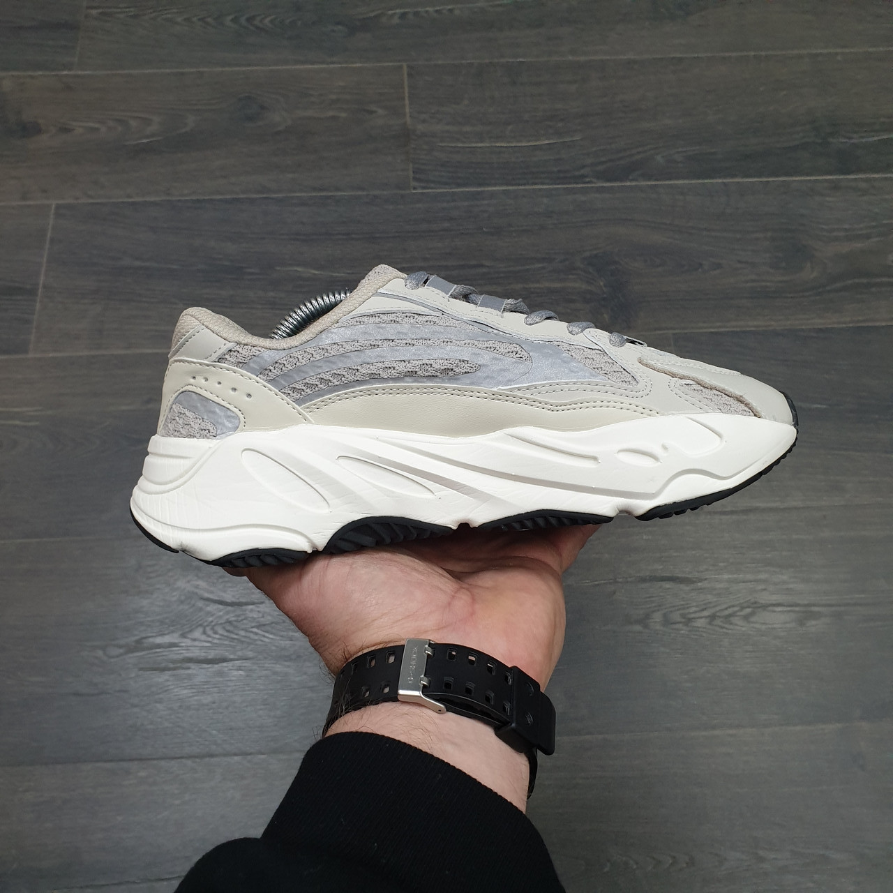 Кроссовки Adidas Yeezy 700 V2 Static Wave Runner - фото 3 - id-p98878025