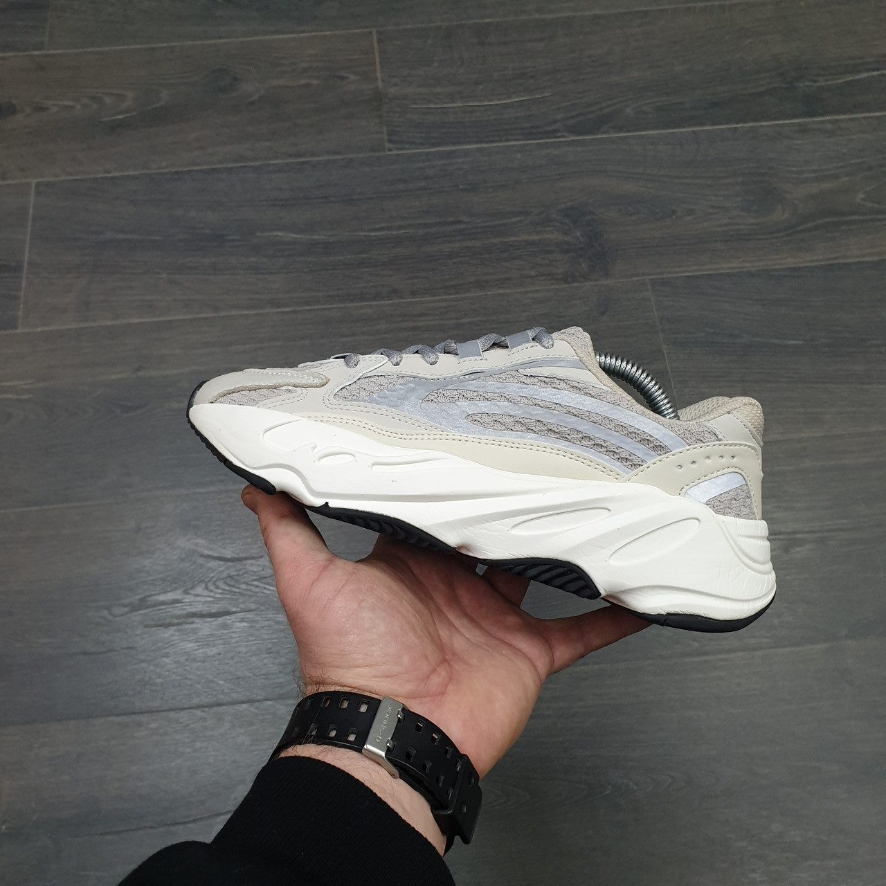 Кроссовки Adidas Yeezy 700 V2 Static Wave Runner - фото 1 - id-p98878025