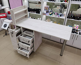 Маникюрный стол с карго, серый с оттенком коричневого цвета