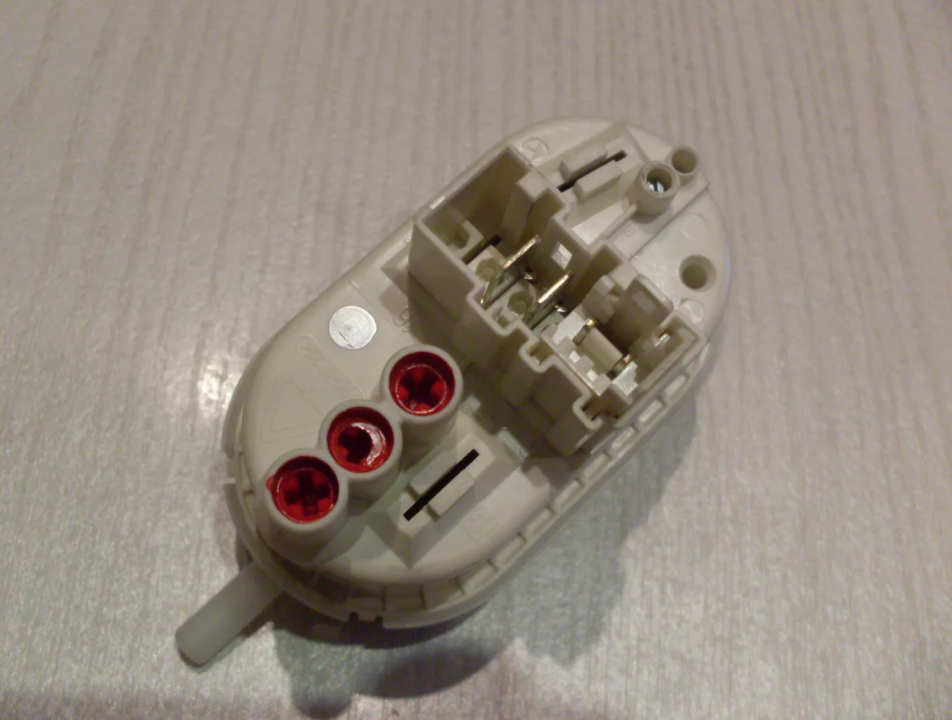 Датчик уровня стиральной машины Bosch 5550 001 000