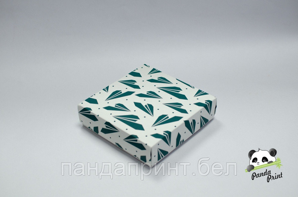 Коробка 120х120х40 Бумажные самолетики на белом (белое дно)