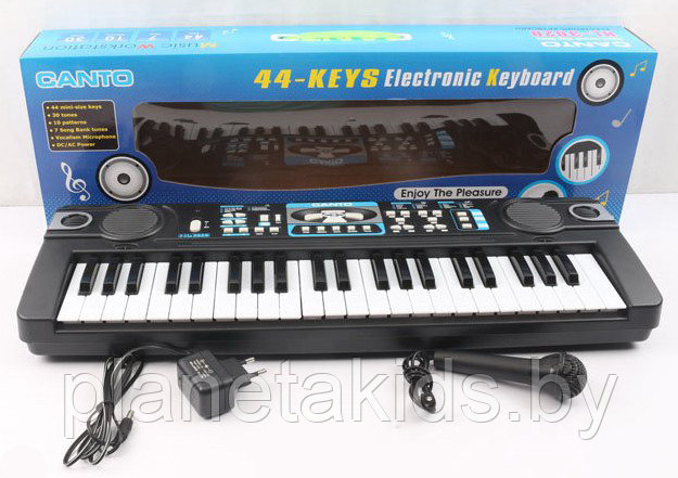 Синтезатор ( пианино) с микрофоном, работает от сети и от батареек , 44 клавиши, 3828