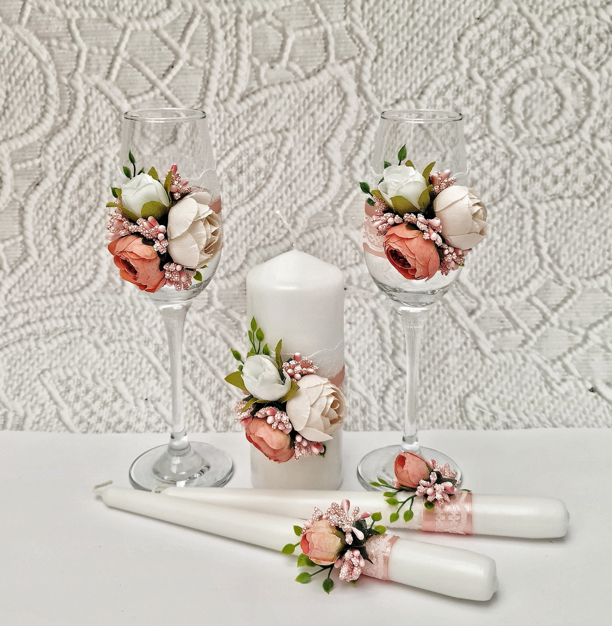 Комплект свадебных бокалов и свечей "Пионы" в цвете сочной пудры