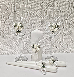 Комплект свадебных бокалов и свечей "Майский" в белом цвете