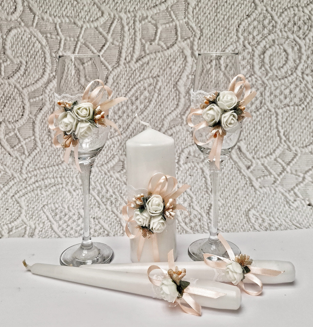 Комплект свадебных бокалов и свечей "Майский" в персиковом цвете