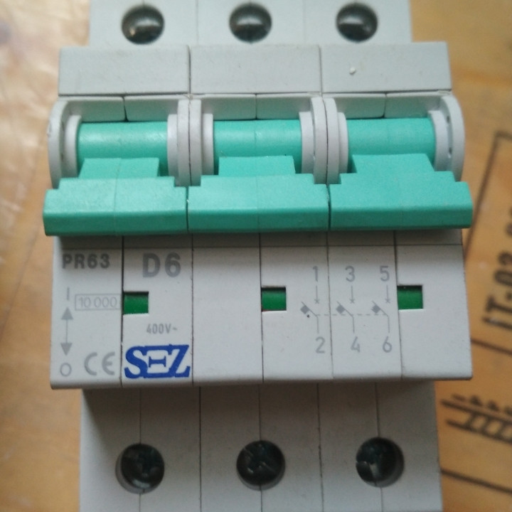 Трехполюсный автоматический выключатель SEZ PR63 D6 (6A)