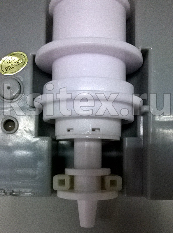 Дозатор для жидкого мыла и антисептика сенсорный Ksitex ASD-7961M, антивандальный (1000 мл) матовый - фото 3 - id-p146696917