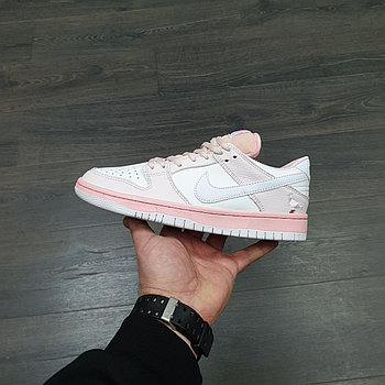 Кроссовки Nike Wmns SB Dunk Low Infrared Pink White