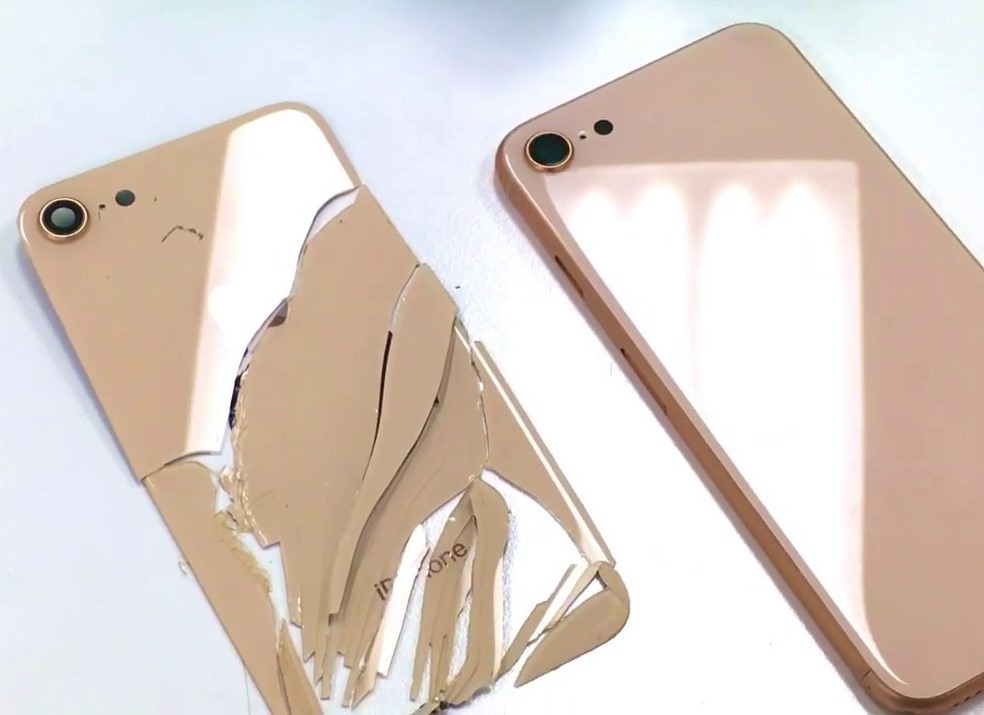 Apple iPhone 8, iPhone 8+ - замена заднего стекла (задней панели)