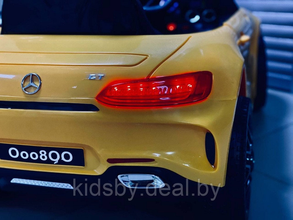 Детский электромобиль RiverToys Mercedes-Benz AMG GT O008OO (желтый) лицензия - фото 6 - id-p109520746