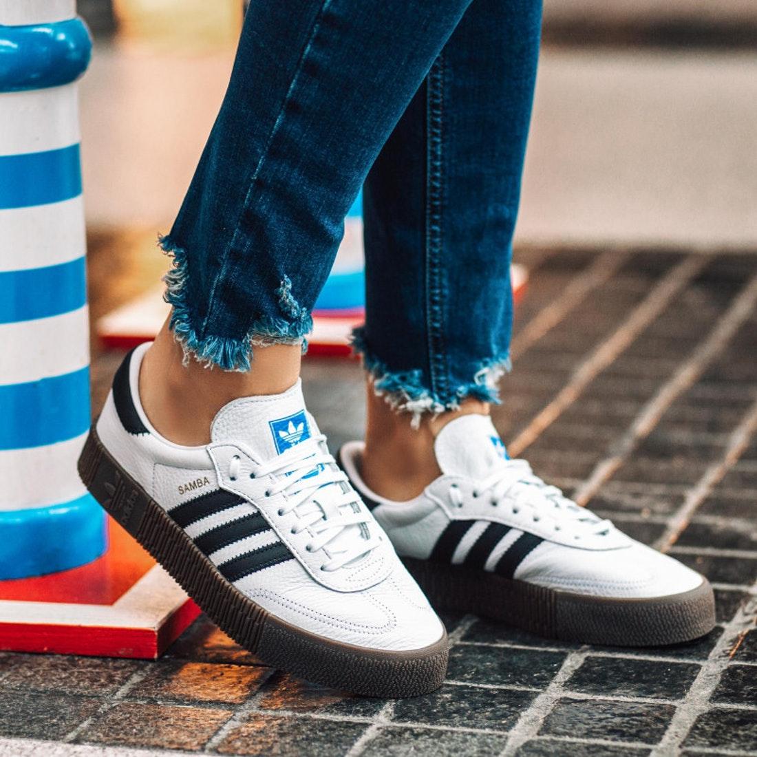 Женские кроссовки
ADIDAS SAMBAROSE W