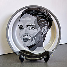 Тарелка декоративная “Анджелина Джоли”